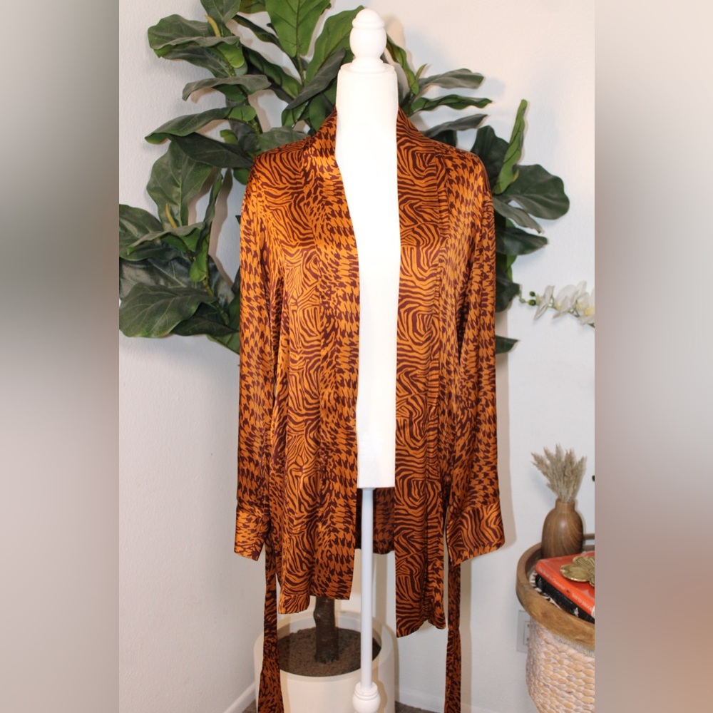 Tell Your Friends 100% Silk Patterned Kimono - Picture 4 of 9
